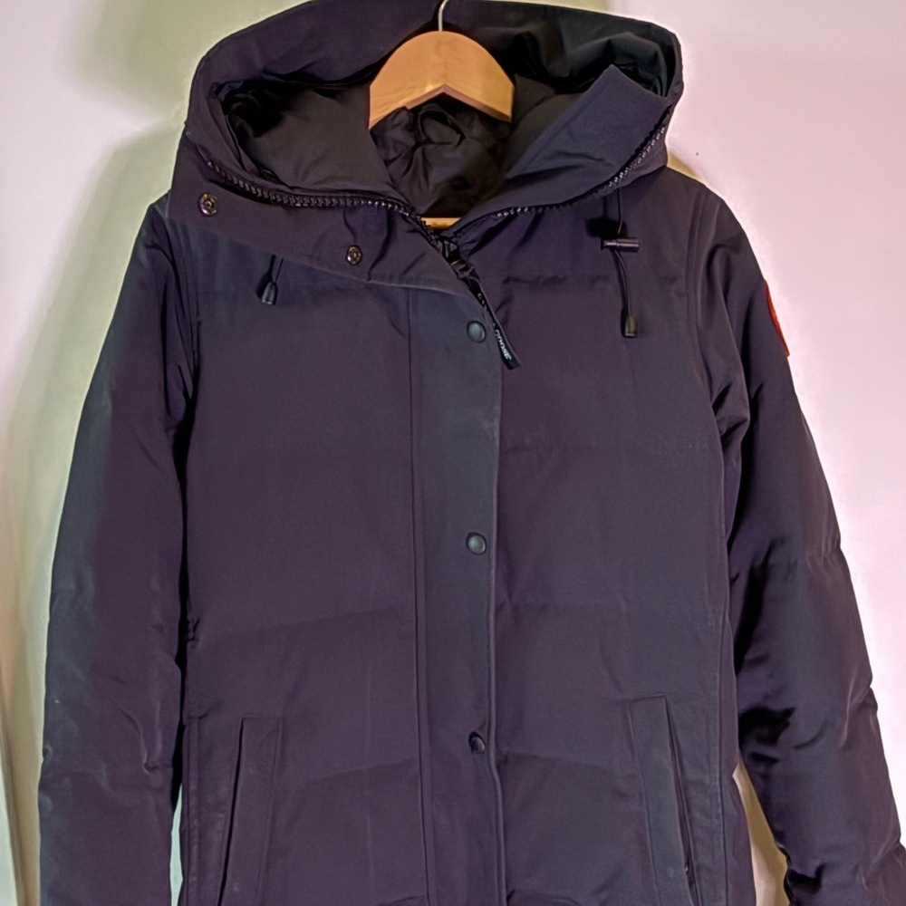 WINTER JACKET: CANADA GOOSE JACKET